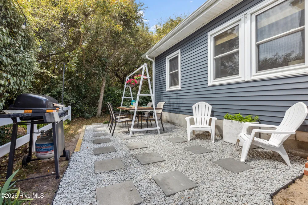 1122 S Topsail Drive Surf City, NC 28445