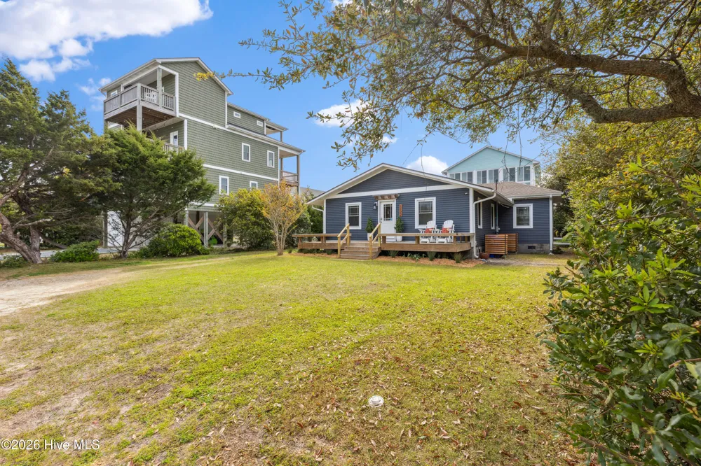 1122 S Topsail Drive Surf City, NC 28445