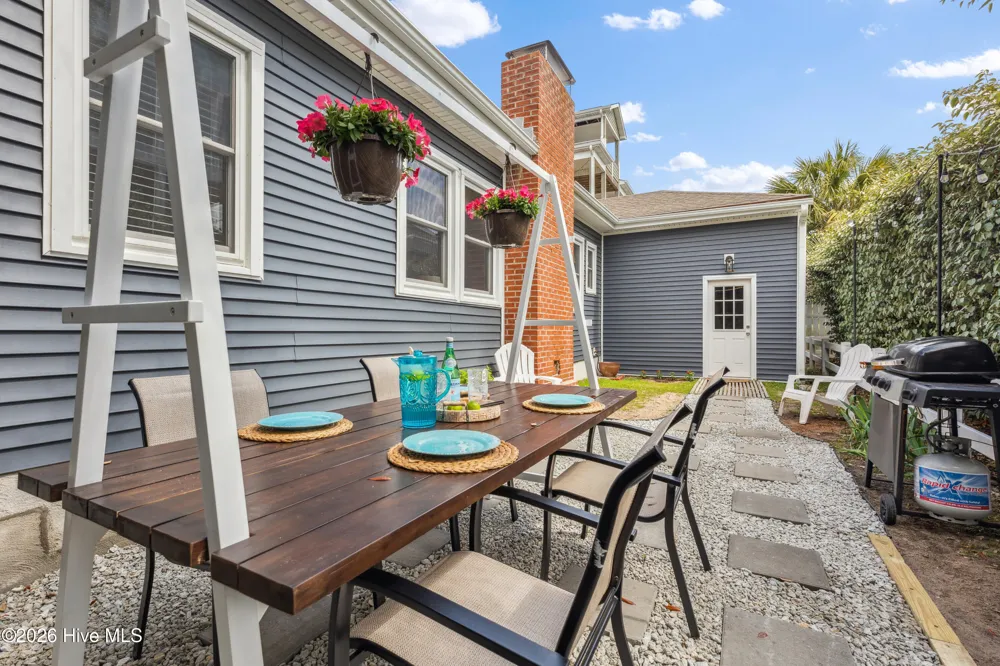 1122 S Topsail Drive Surf City, NC 28445