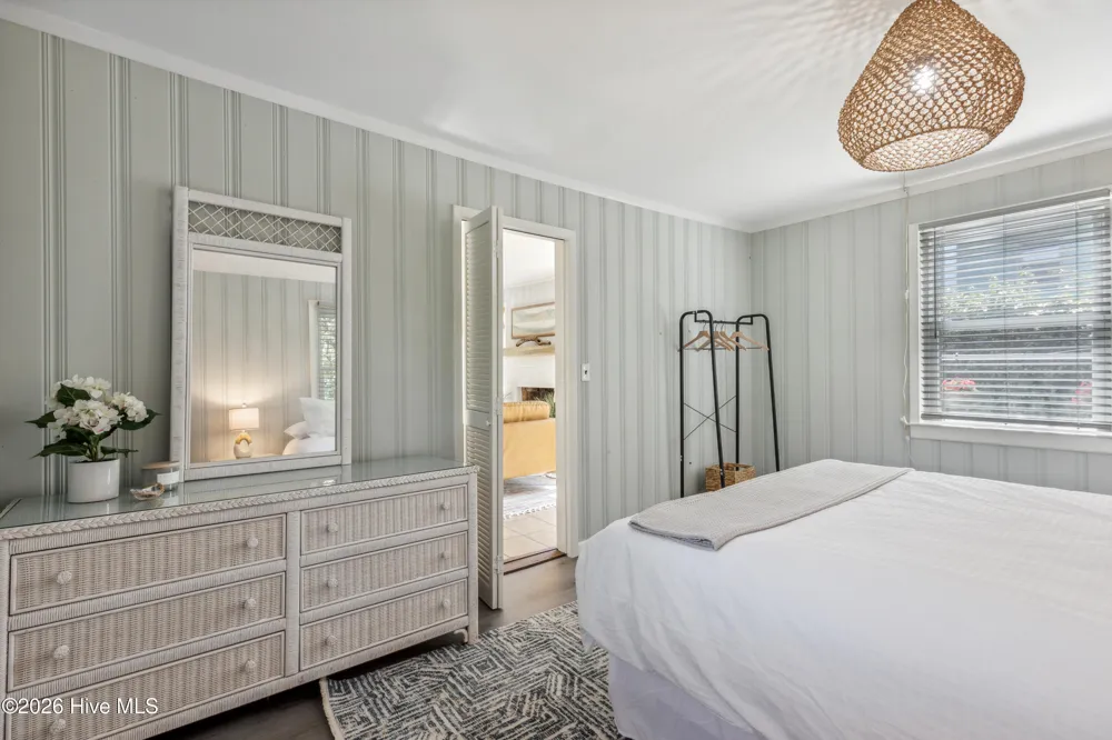 1122 S Topsail Drive Surf City, NC 28445