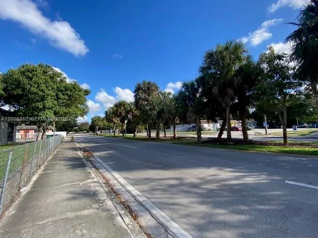 3929 NW 207th St Rd Miami Gardens, FL 33055