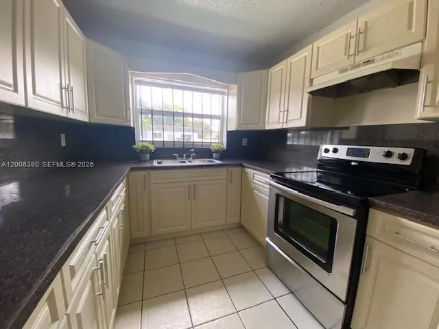 3929 NW 207th St Rd Miami Gardens, FL 33055