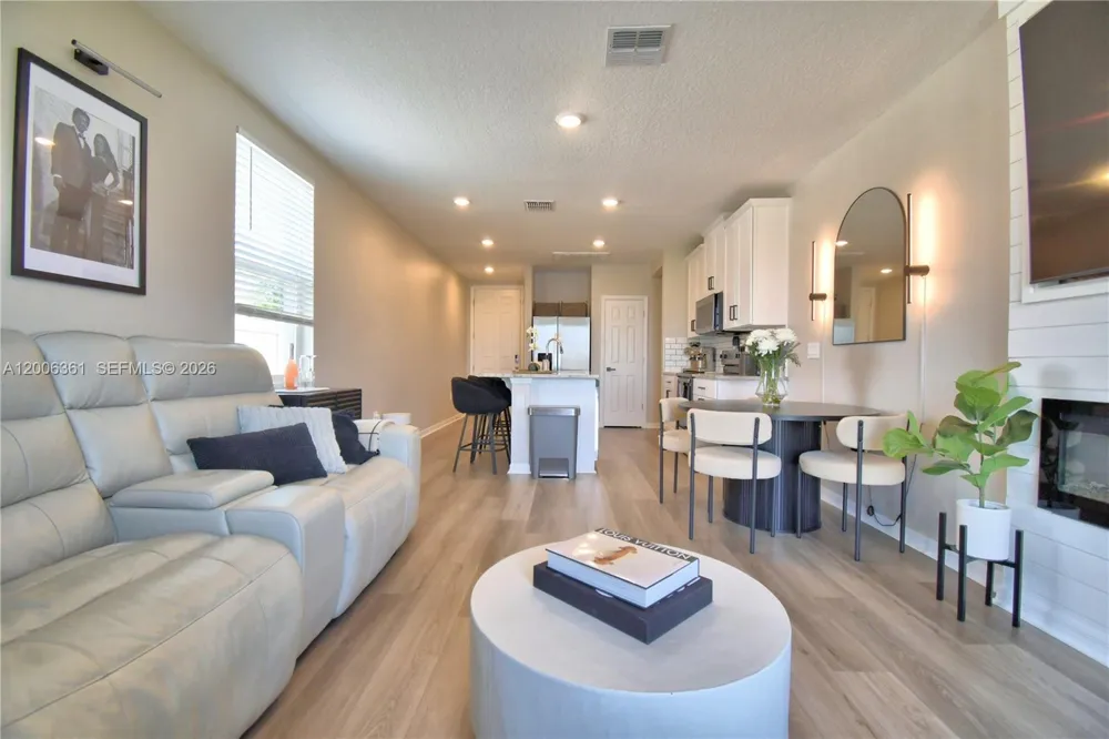 3563 Broadwing Blvd. Kissimmee, FL 34759