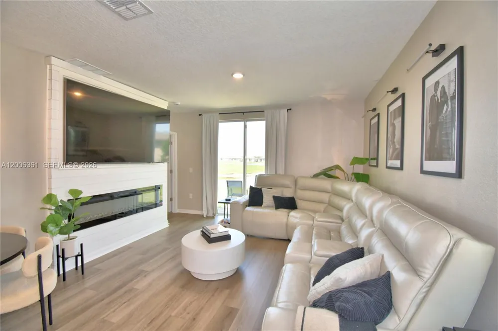 3563 Broadwing Blvd. Kissimmee, FL 34759