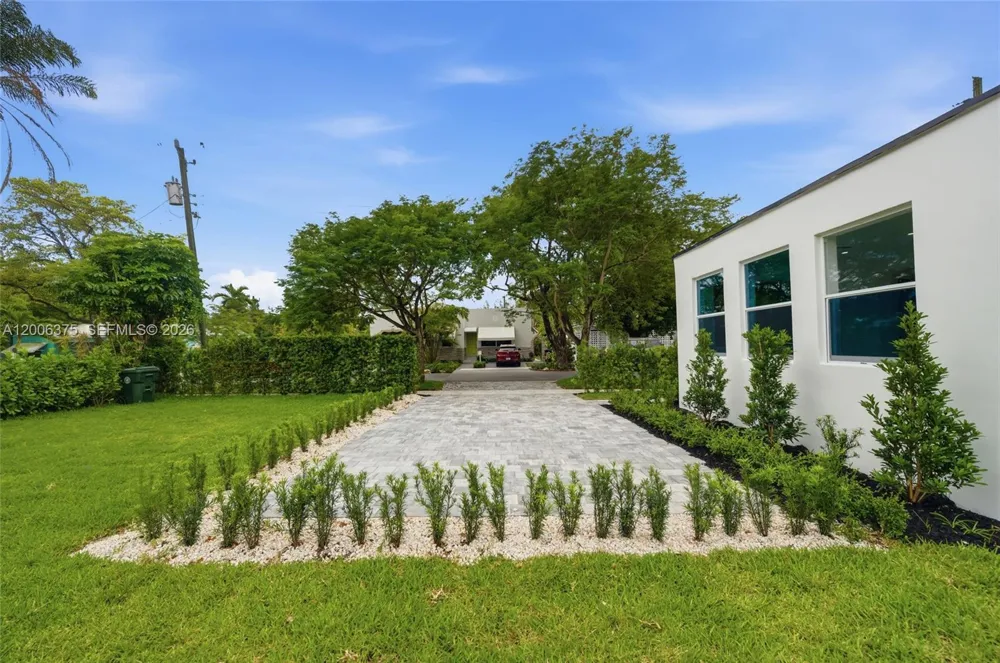 5735 SW 12th St West Miami, FL 33144