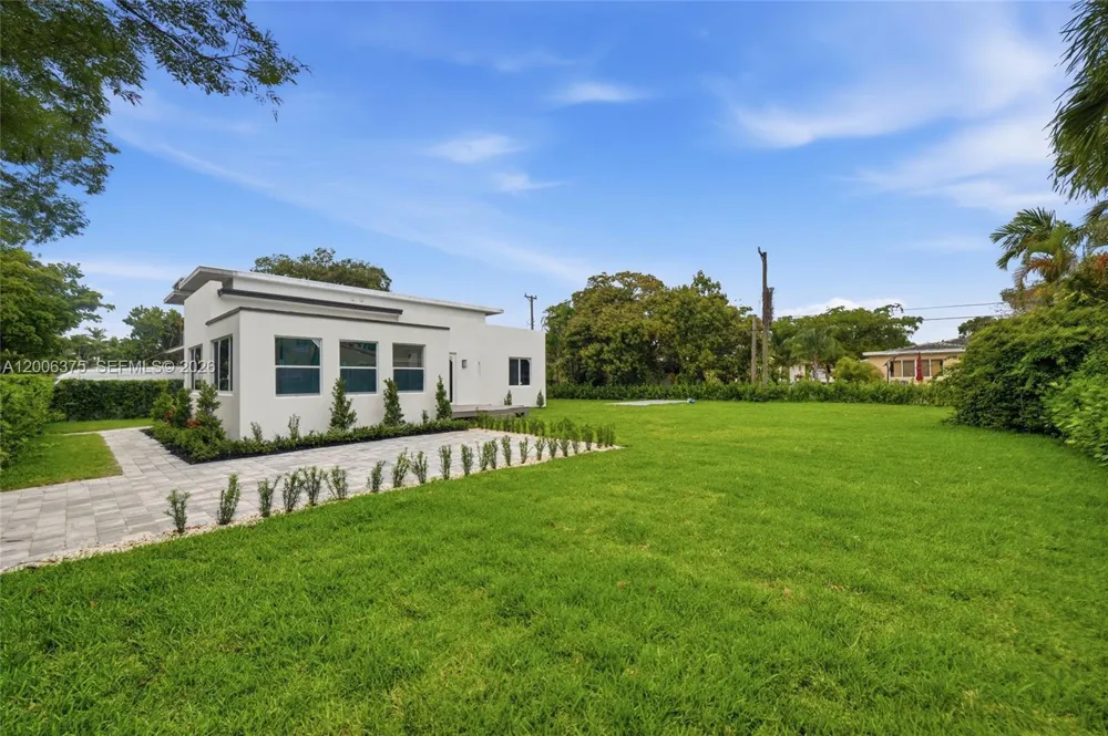 5735 SW 12th St West Miami, FL 33144