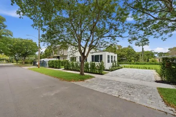 5735 SW 12th St West Miami, FL 33144