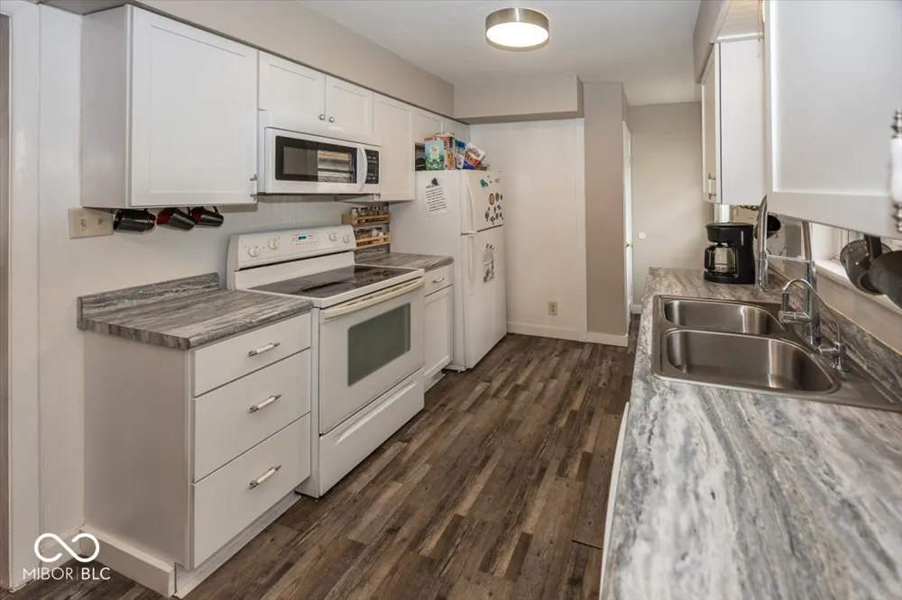 229 S 4th Avenue Beech Grove, IN 46107