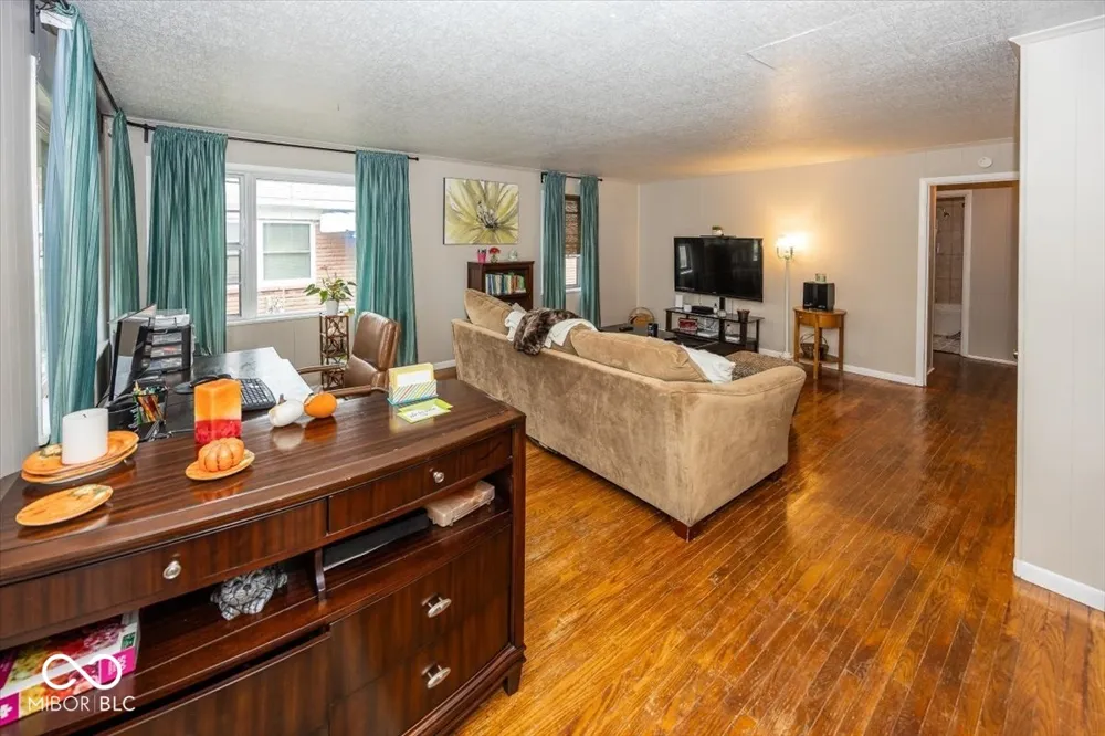 229 S 4th Avenue Beech Grove, IN 46107