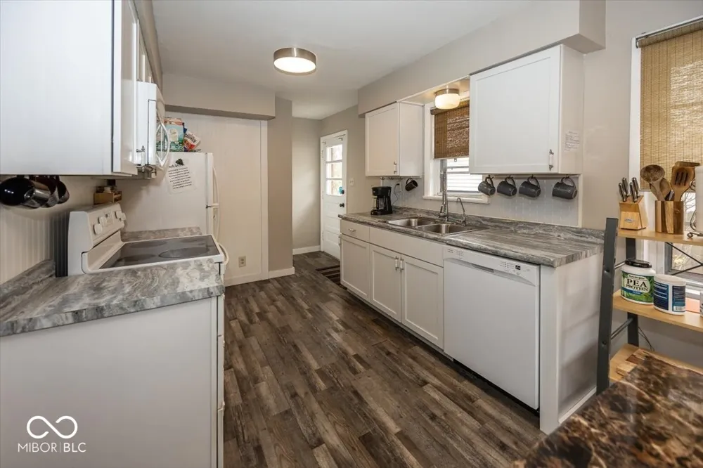 229 S 4th Avenue Beech Grove, IN 46107
