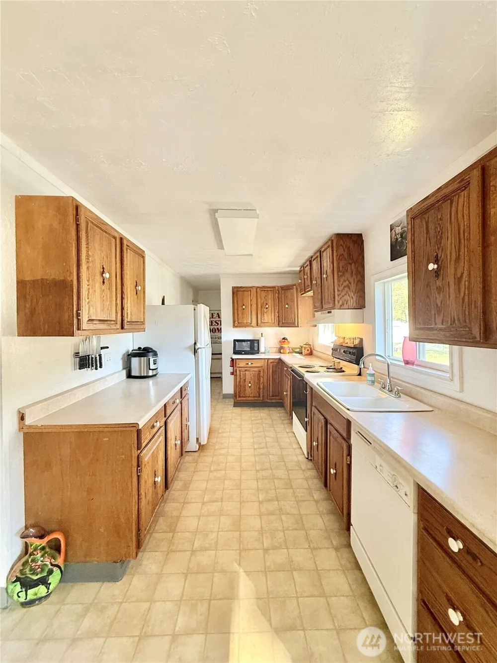 1092 Aeneas Valley Road Tonasket, WA 98855