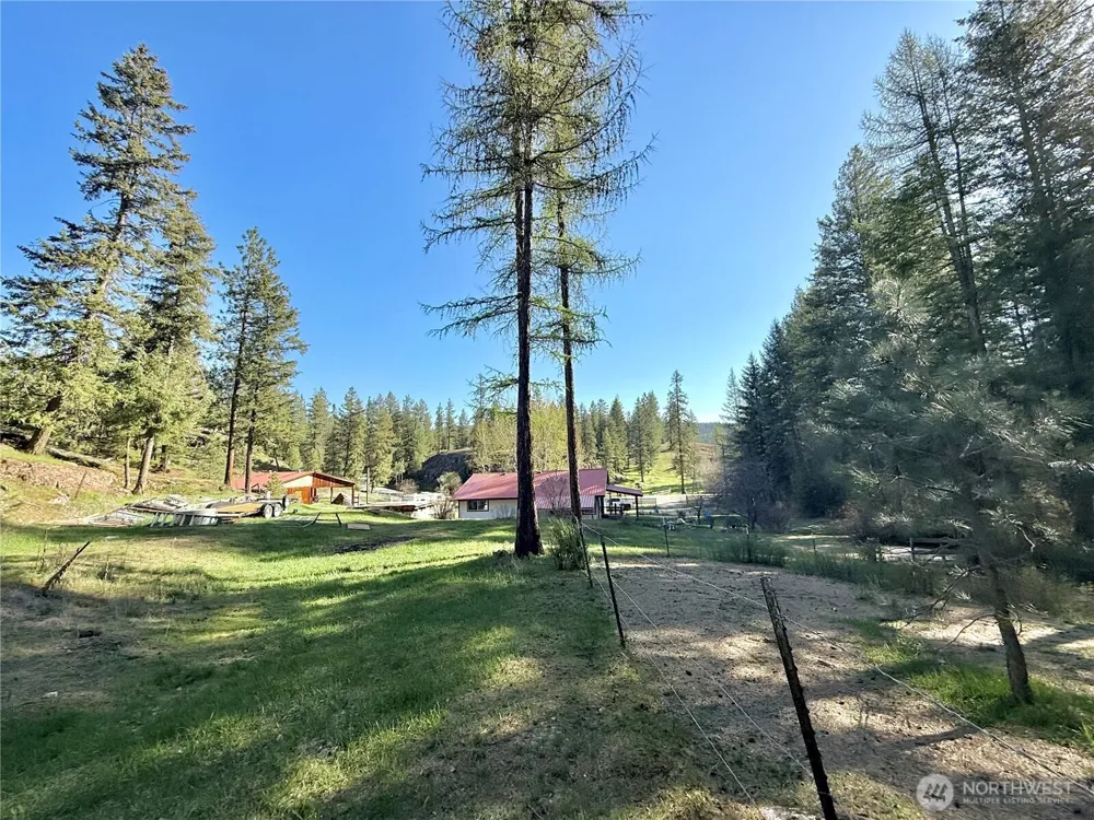 1092 Aeneas Valley Road Tonasket, WA 98855