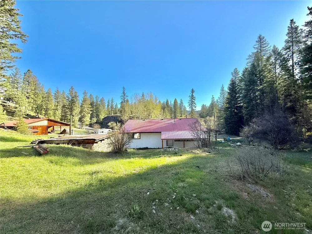 1092 Aeneas Valley Road Tonasket, WA 98855