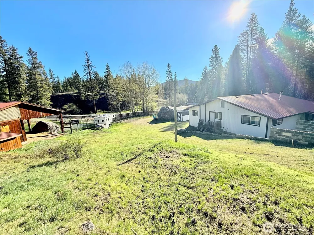 1092 Aeneas Valley Road Tonasket, WA 98855