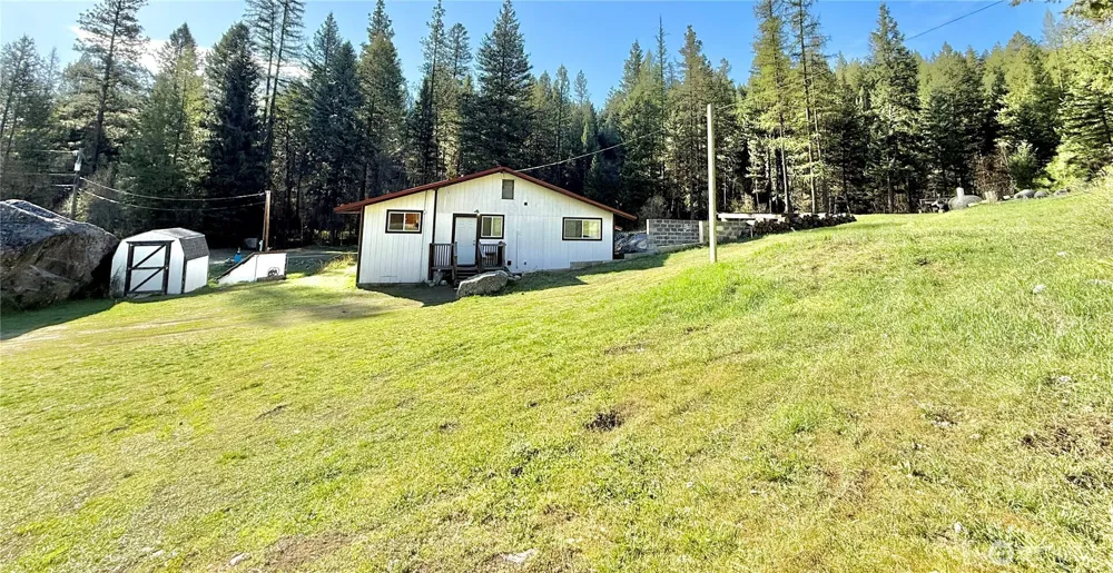 1092 Aeneas Valley Road Tonasket, WA 98855
