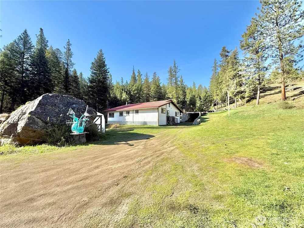 1092 Aeneas Valley Road Tonasket, WA 98855