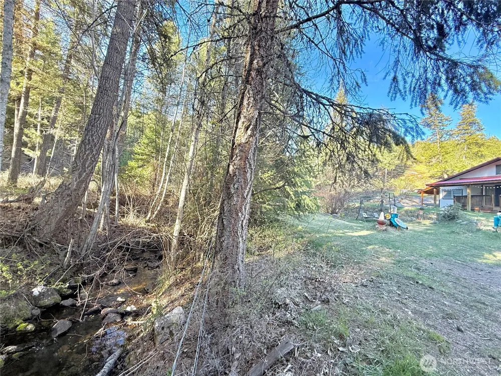 1092 Aeneas Valley Road Tonasket, WA 98855
