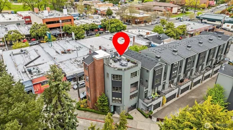 3215 W Lynn Street