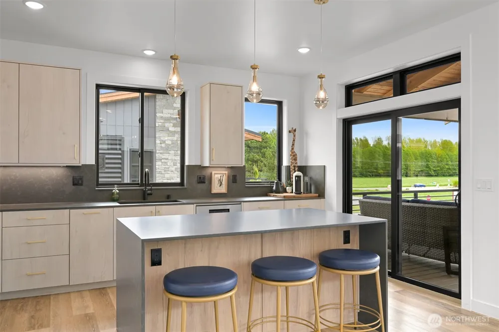 222 Skipping Stone Loop Lynden, WA 98264