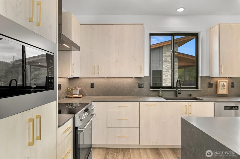 222 Skipping Stone Loop Lynden, WA 98264