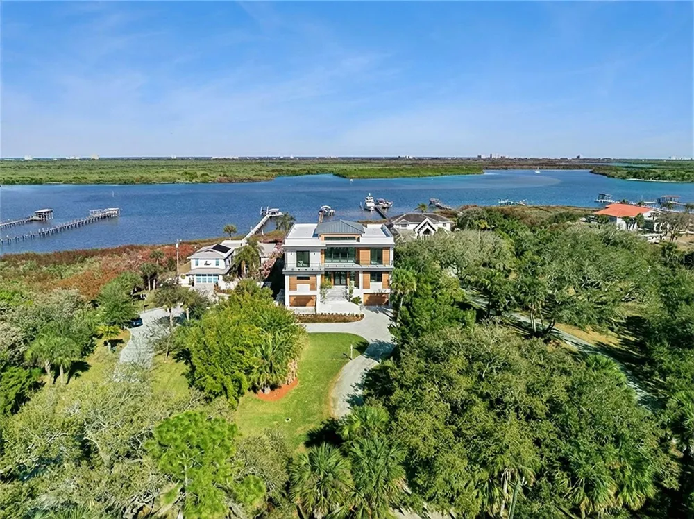 1703 S RIVERSIDE DRIVE New Smyrna Beach, FL 32168