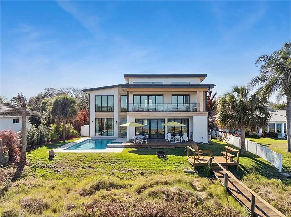 1703 S RIVERSIDE DRIVE New Smyrna Beach, FL 32168