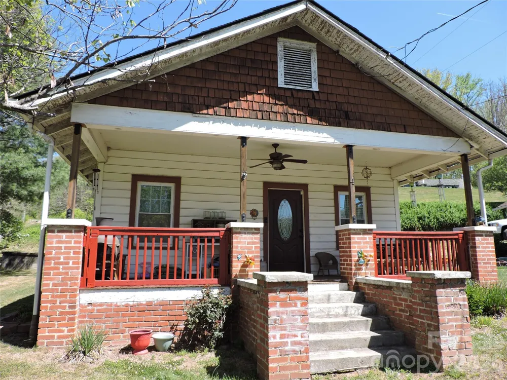 4 Carter Road Weaverville, NC 28787