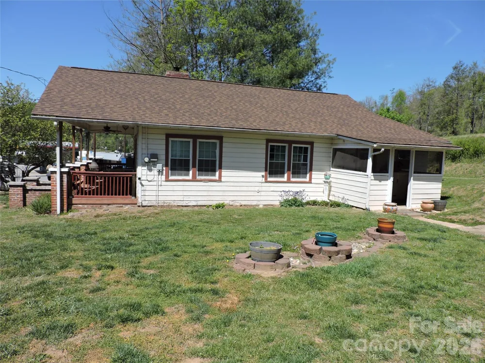 4 Carter Road Weaverville, NC 28787