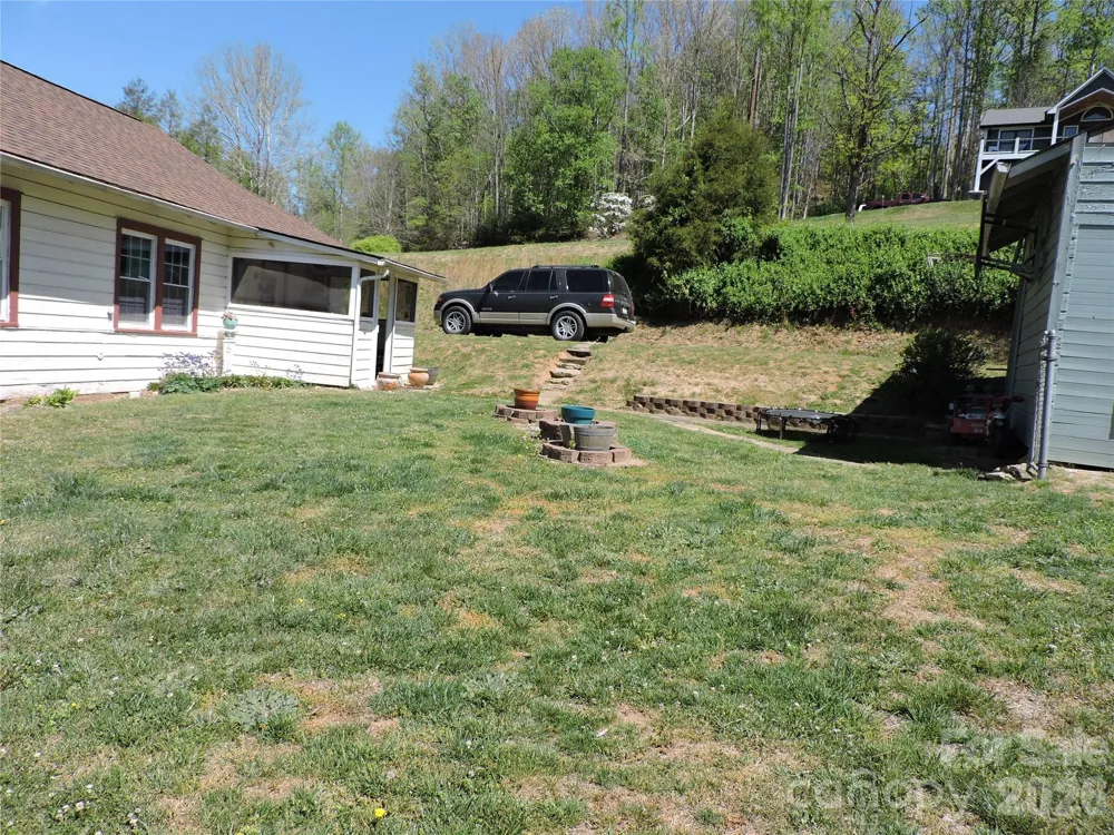 4 Carter Road Weaverville, NC 28787