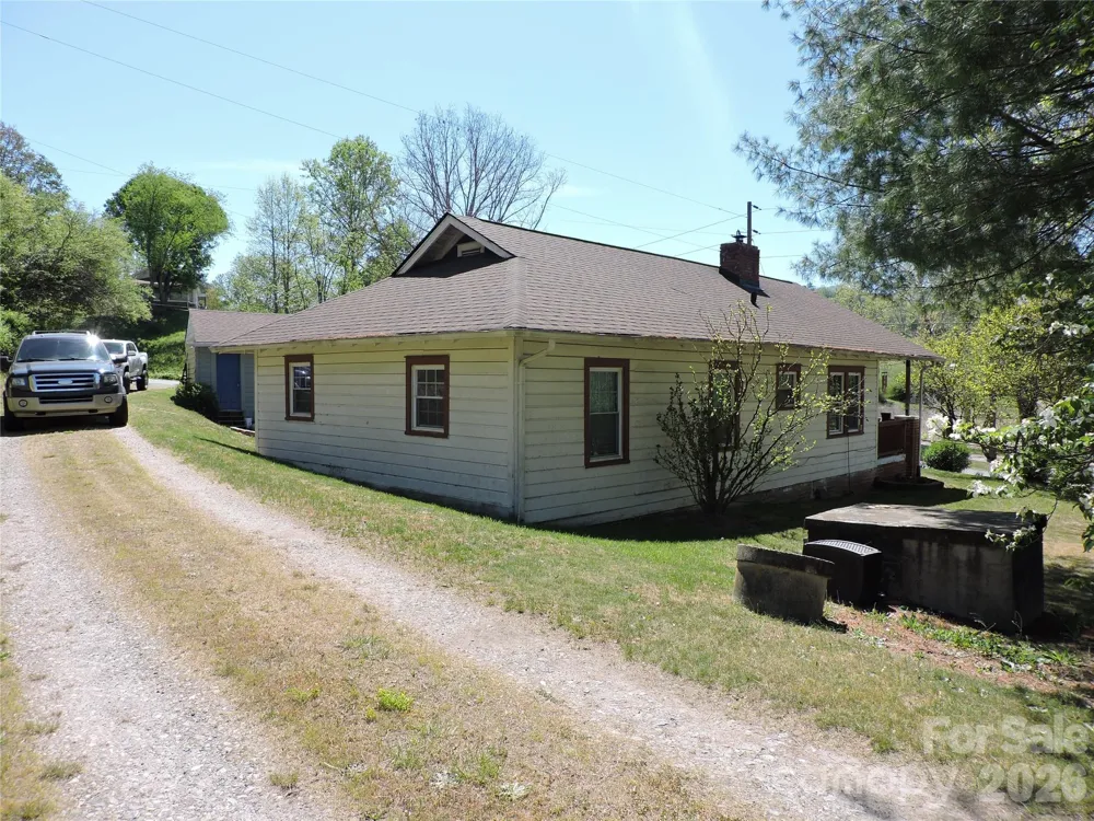 4 Carter Road Weaverville, NC 28787