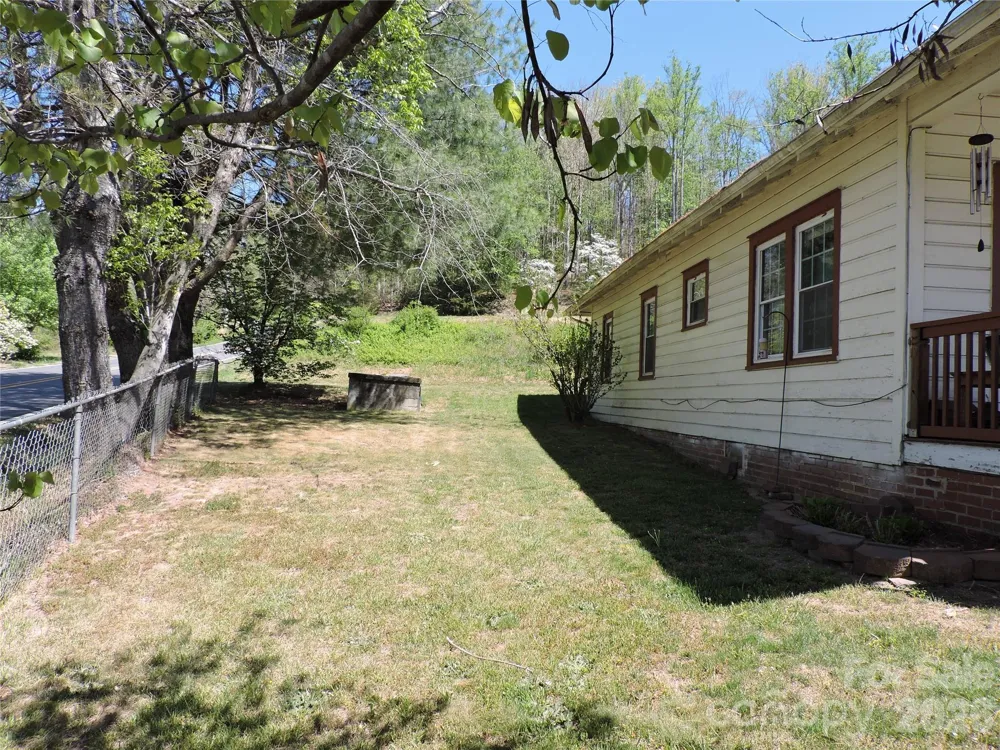 4 Carter Road Weaverville, NC 28787