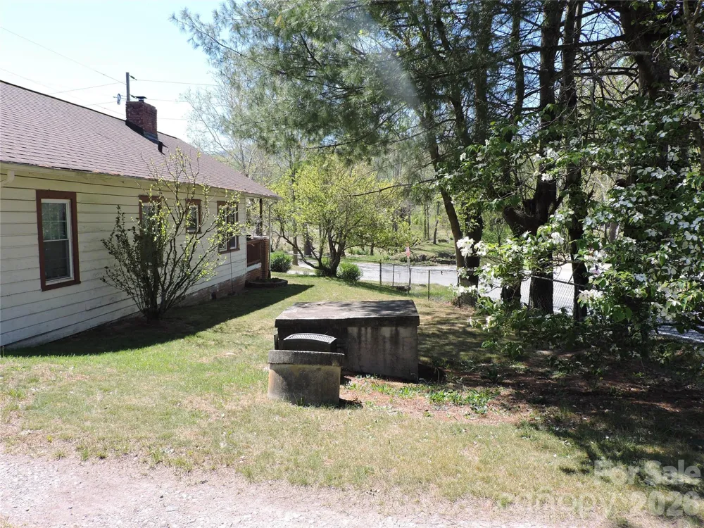 4 Carter Road Weaverville, NC 28787