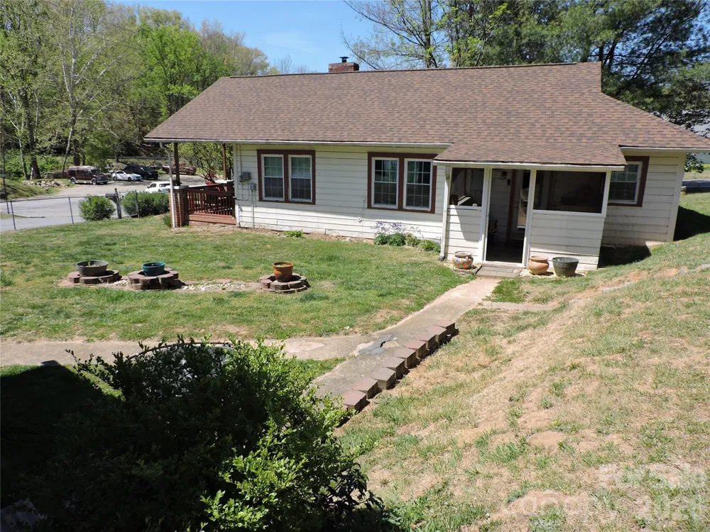 4 Carter Road Weaverville, NC 28787