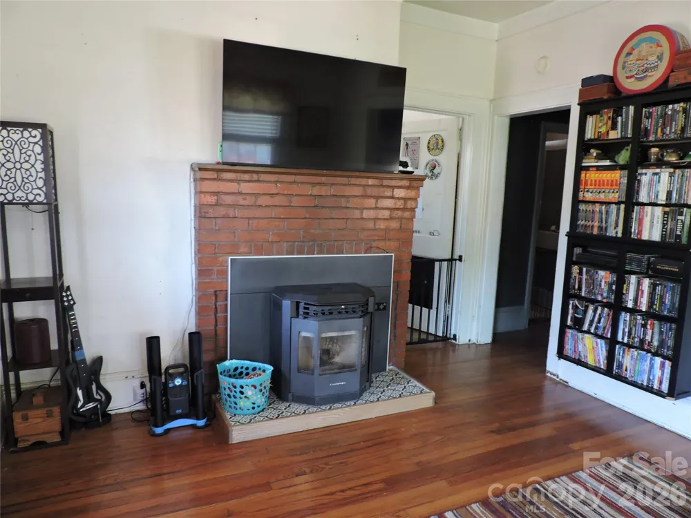 4 Carter Road Weaverville, NC 28787