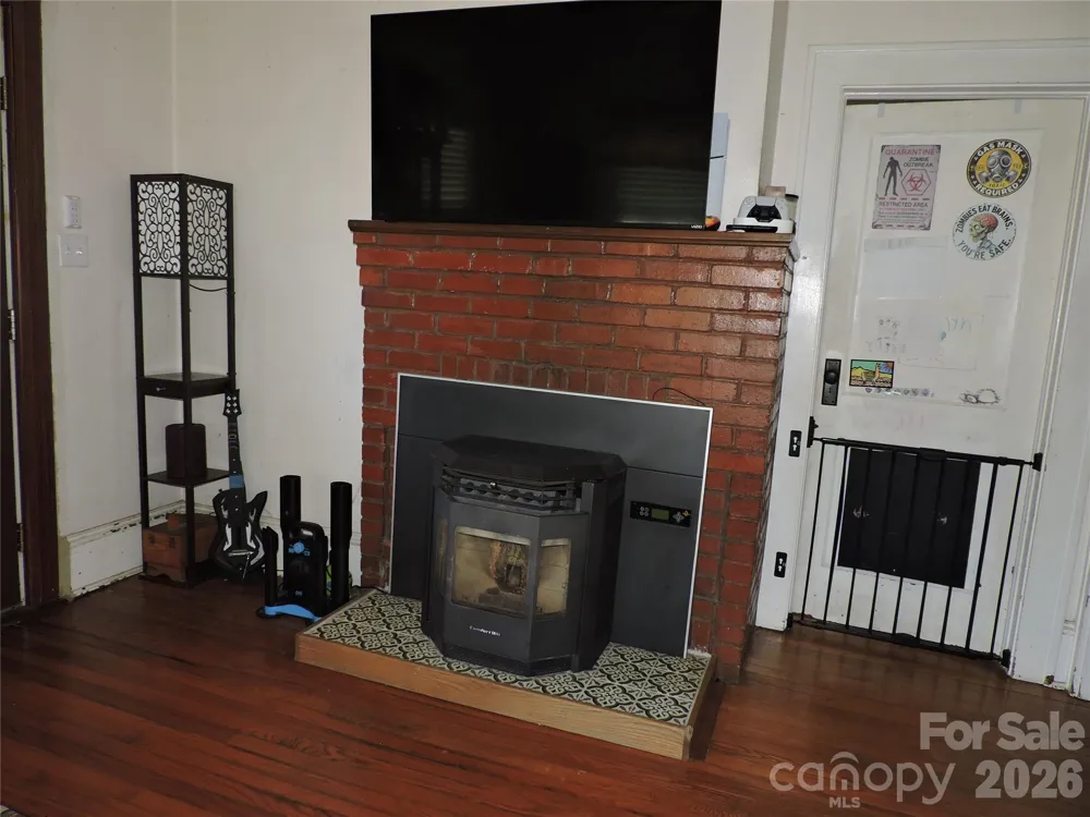 4 Carter Road Weaverville, NC 28787