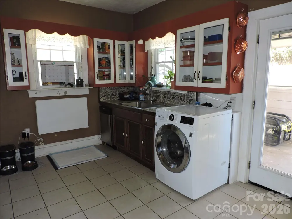 4 Carter Road Weaverville, NC 28787