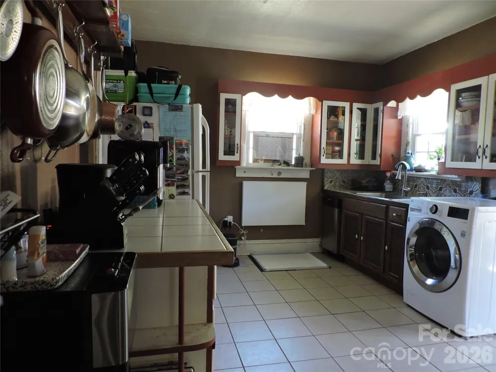 4 Carter Road Weaverville, NC 28787