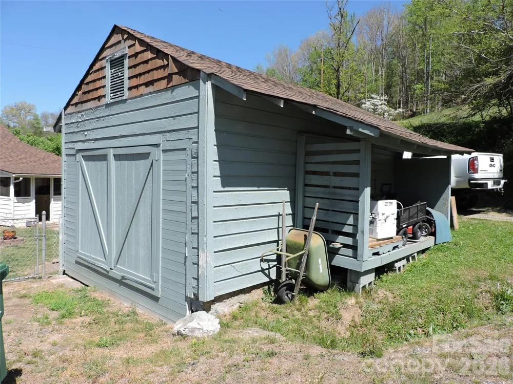 4 Carter Road Weaverville, NC 28787