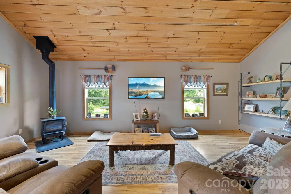 442 Blantyre Church Road Horse Shoe, NC 28742
