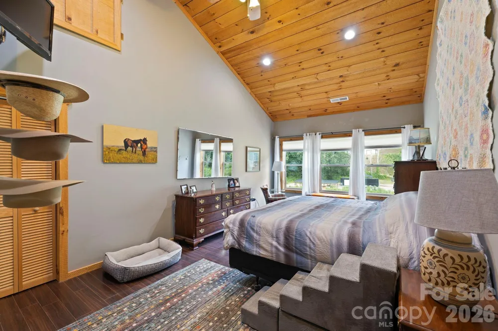 442 Blantyre Church Road Horse Shoe, NC 28742