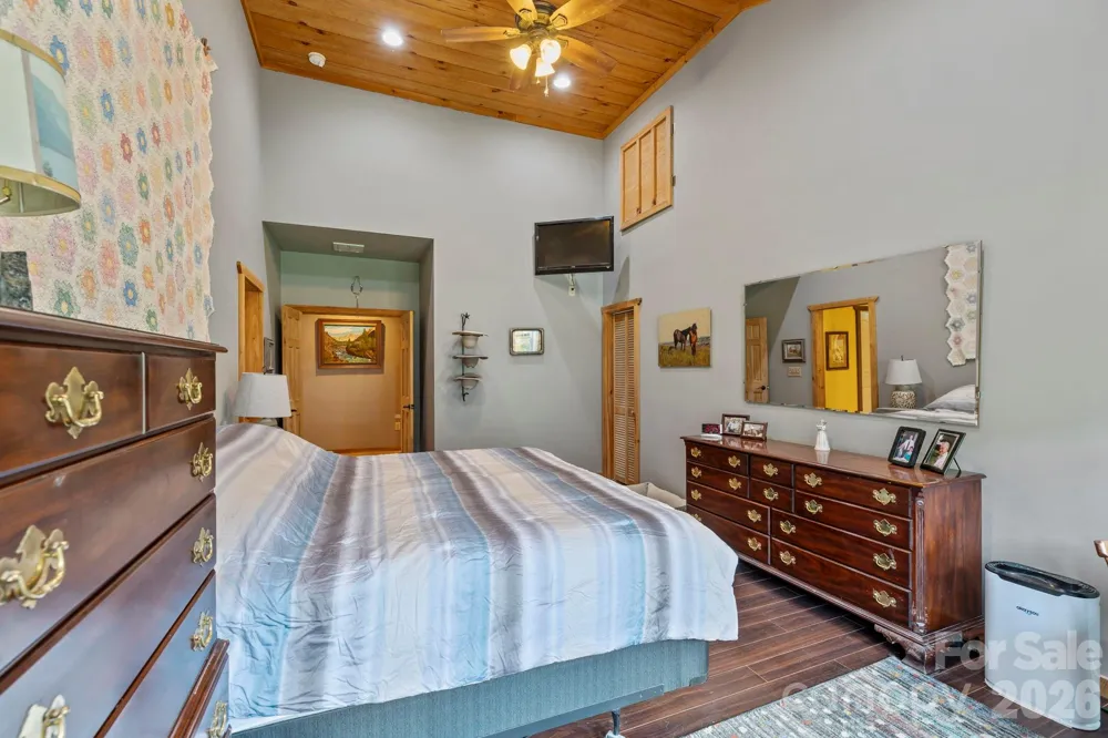 442 Blantyre Church Road Horse Shoe, NC 28742