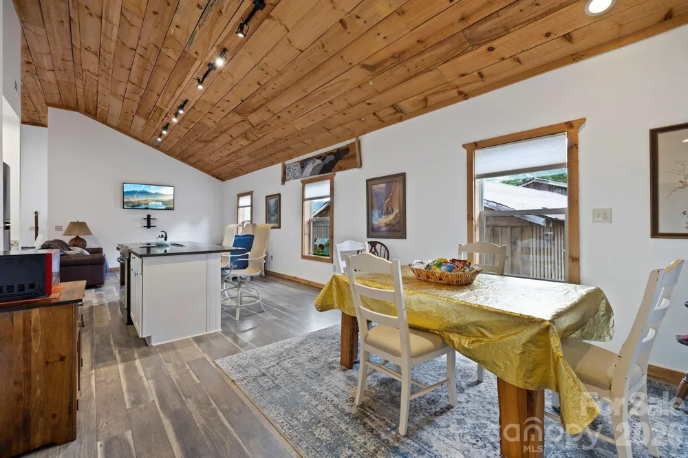 442 Blantyre Church Road Horse Shoe, NC 28742