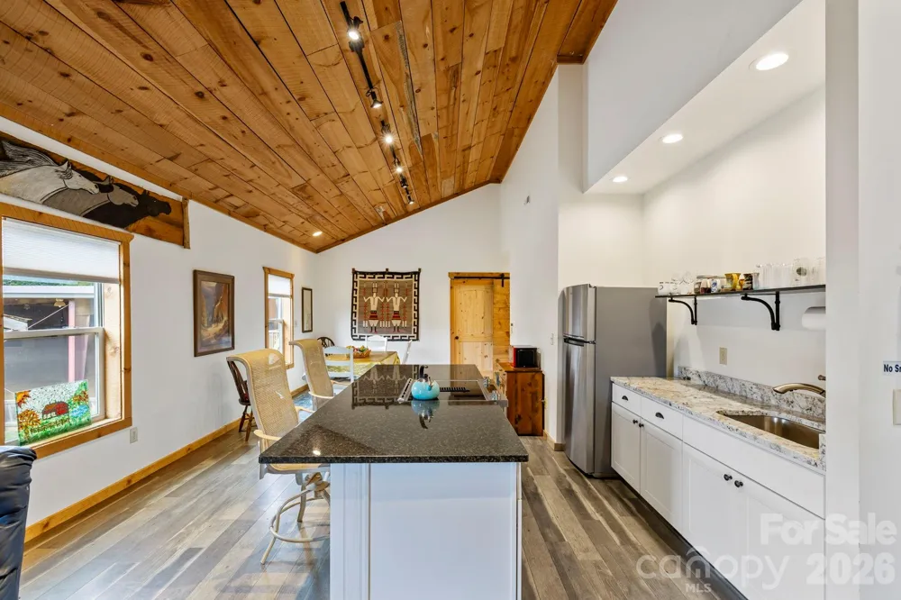 442 Blantyre Church Road Horse Shoe, NC 28742