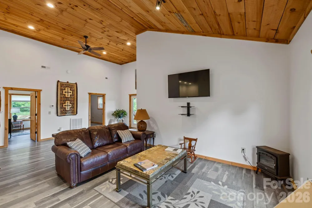 442 Blantyre Church Road Horse Shoe, NC 28742