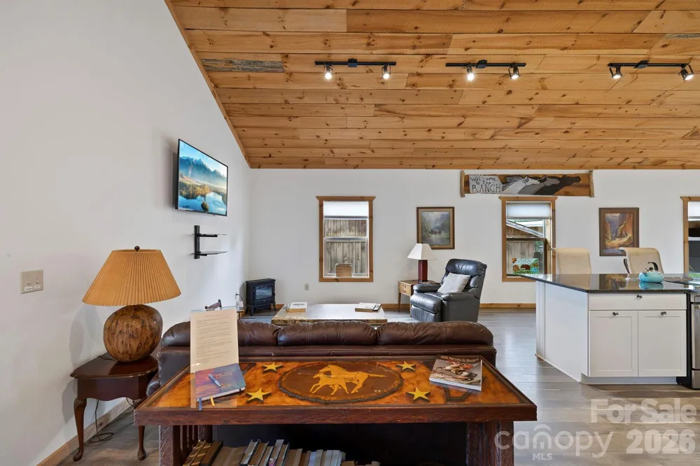 442 Blantyre Church Road Horse Shoe, NC 28742