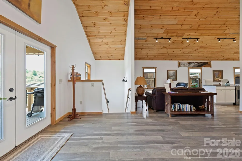 442 Blantyre Church Road Horse Shoe, NC 28742