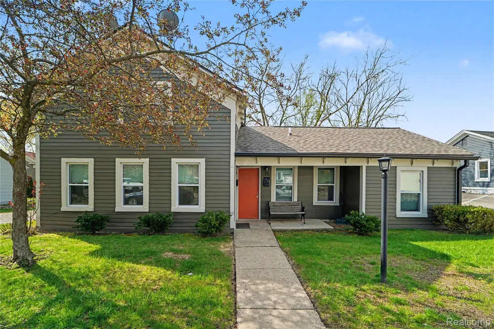 12 E Church Street Clarkston City, MI 48346