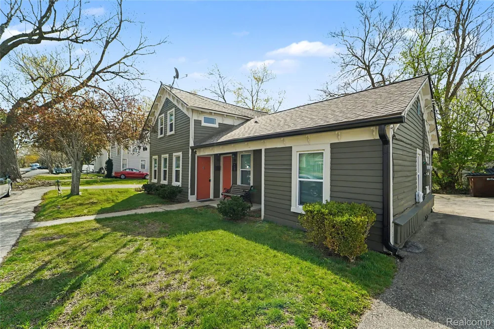 12 E Church Street Clarkston City, MI 48346