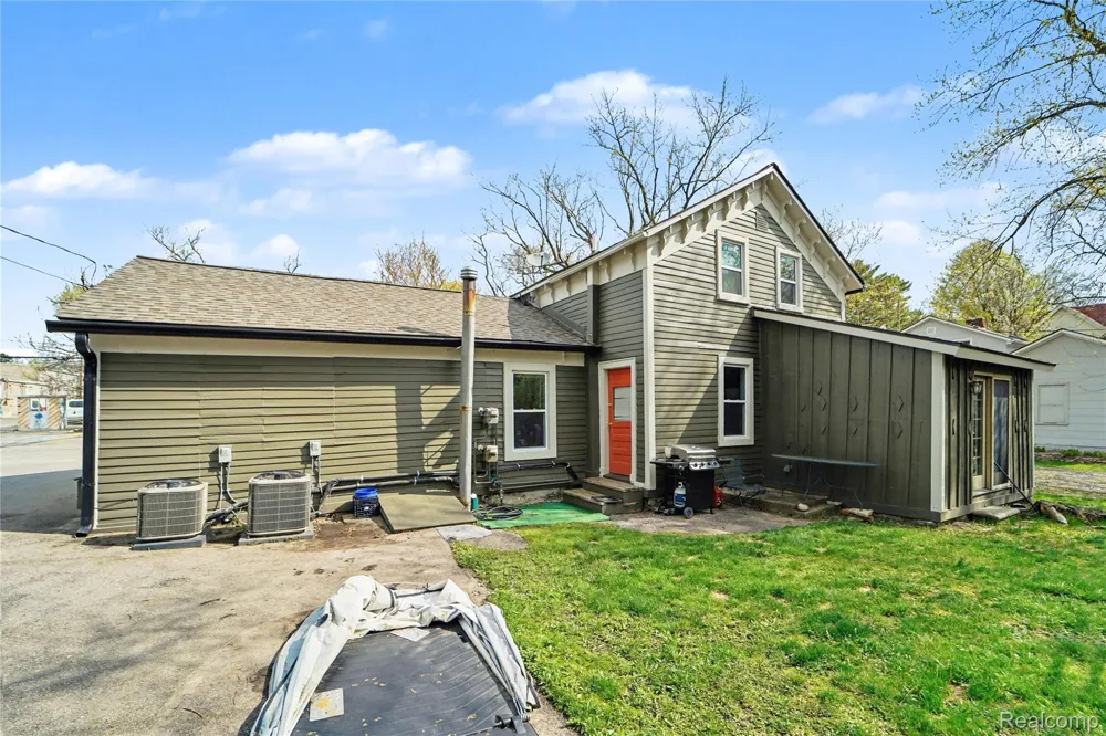 12 E Church Street Clarkston City, MI 48346