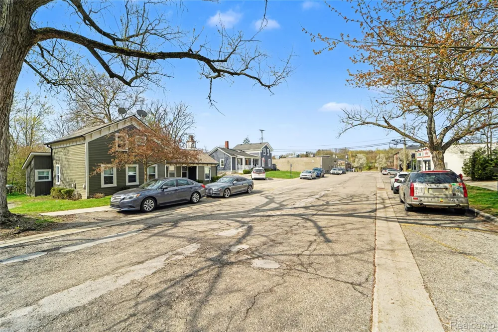 12 E Church Street Clarkston City, MI 48346